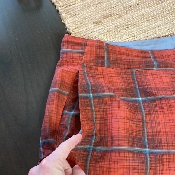 Columbia‎ Omni-Shade Orange/Grey Plaid Performance Shorts Size 40